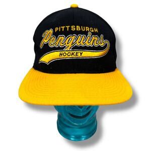 Vintage Starter Pittsburgh Penguins SnapBack Hat Black Yellow Wool Script 90s